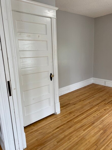 Building Photo - 3228 3rd Ave S