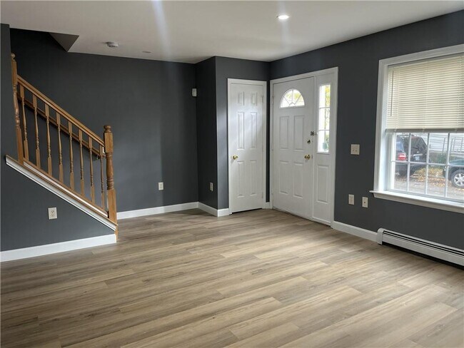 Building Photo - 11 Newcomb St