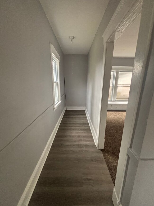 Building Photo - 4bd Single Section 8/Cash Pay