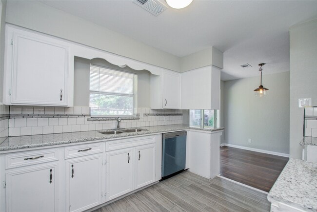 Building Photo - 10226 Envoy St