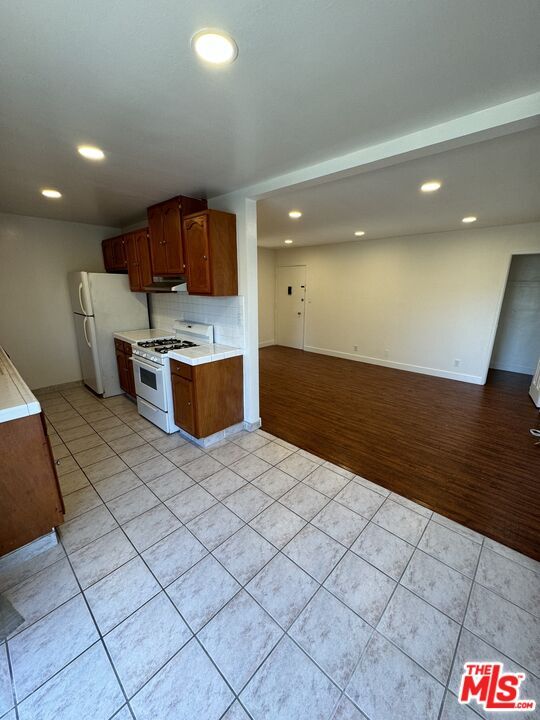 Building Photo - 3707 Kelton Ave