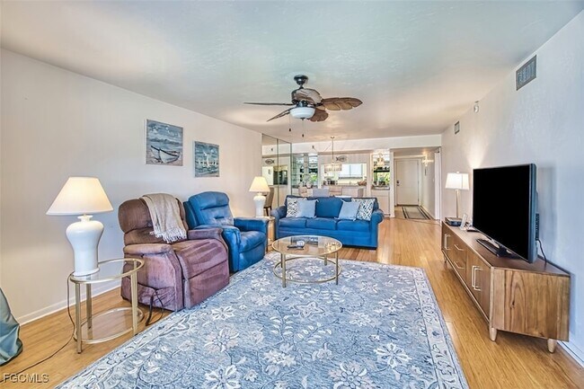 Building Photo - 226 3rd St W