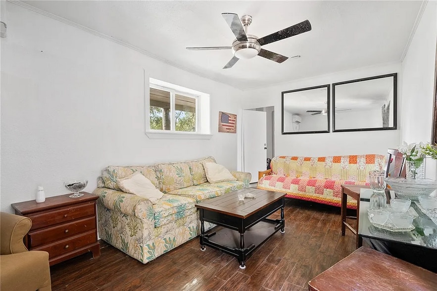 first of 3 floors living - 120 Retama Ln