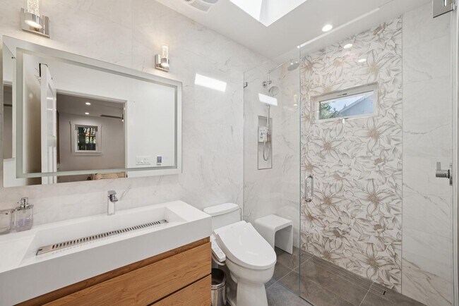 Building Photo - Beautifully Appointed 7-Bedroom Home with Lush Garden Setting in Palo Alto