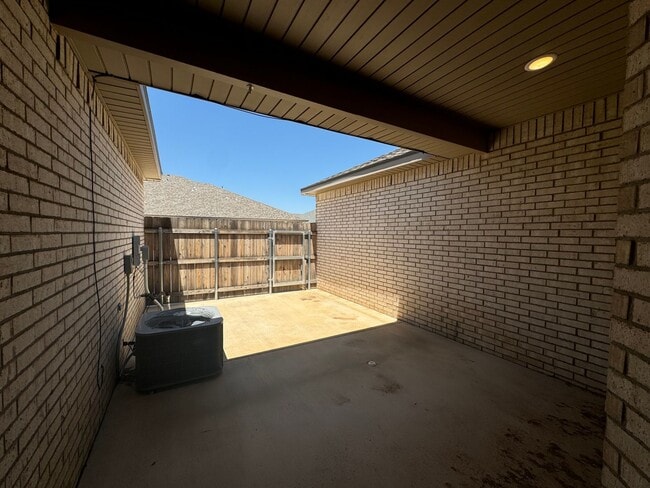 Building Photo - Available Now- Half Off First Months Rent!