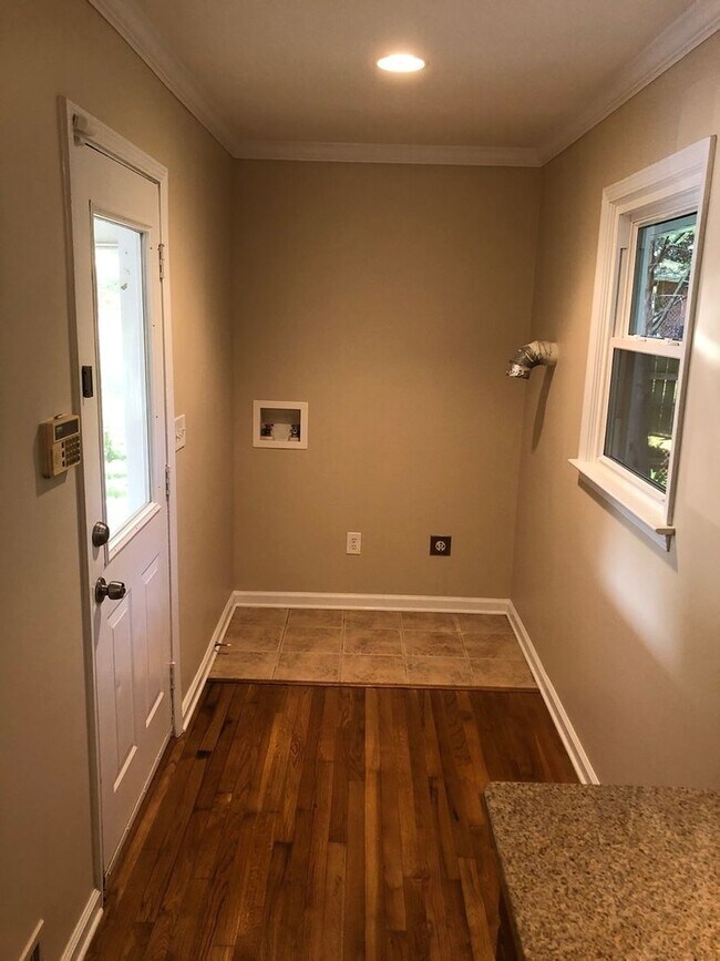 Building Photo - Charming 3BR House in Atlanta