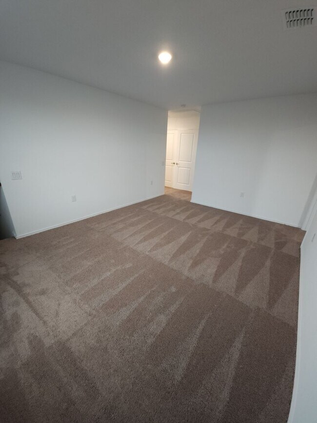 Building Photo - 1 Week Free rent Special! South Side of SA /VIDA community Brand New 4-bed, 2-bth home