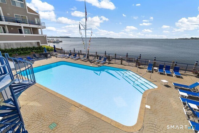 Building Photo - 13 Harbour Close