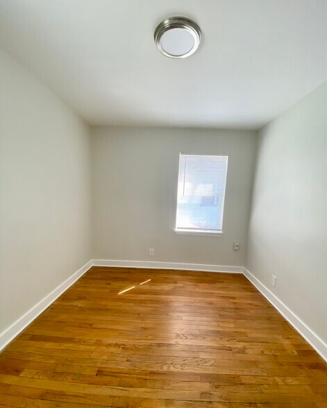 Building Photo - 1445 Nightingale Rd