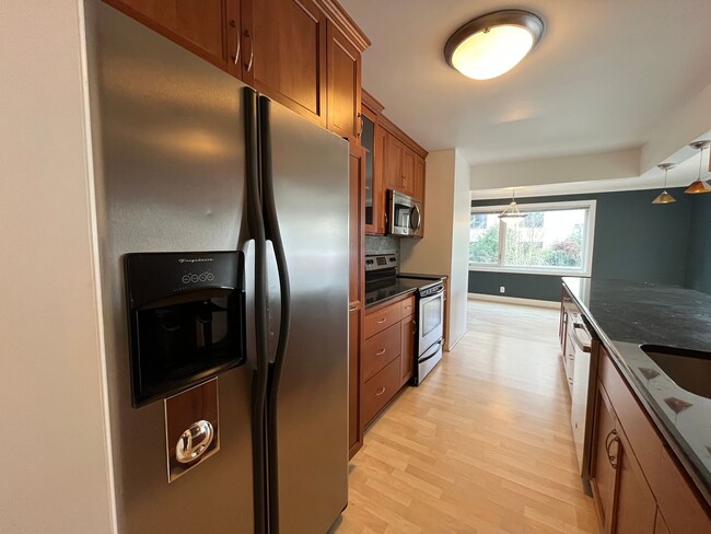 Building Photo - 2Bed 2Bath Condo in Goose Hollow - Garage ...