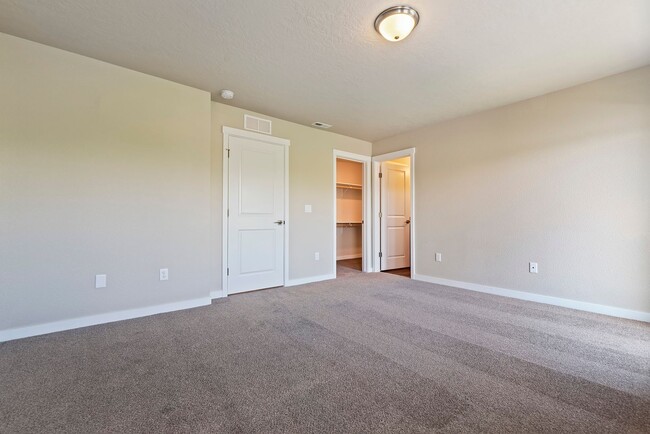 Building Photo - Can't miss Luxury New Townhome in West Bench!