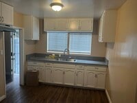 Building Photo - 1423 W 106th St