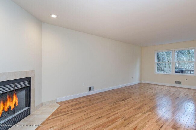 Building Photo - 10 Whitesands Way