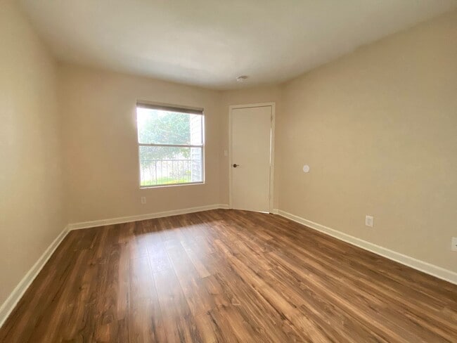 Building Photo - 1BR / 1BA Condo For Rent