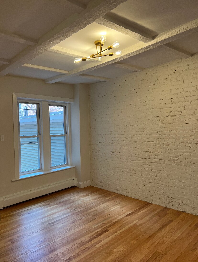 Building Photo - 13 Anderson St