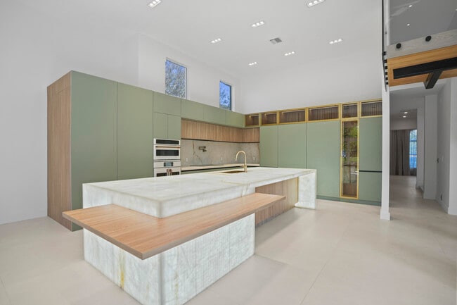 Building Photo - 3201 E Stonebrook Cir