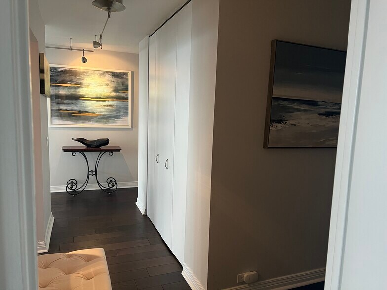 Building Photo - 1560 N Sandburg Ter