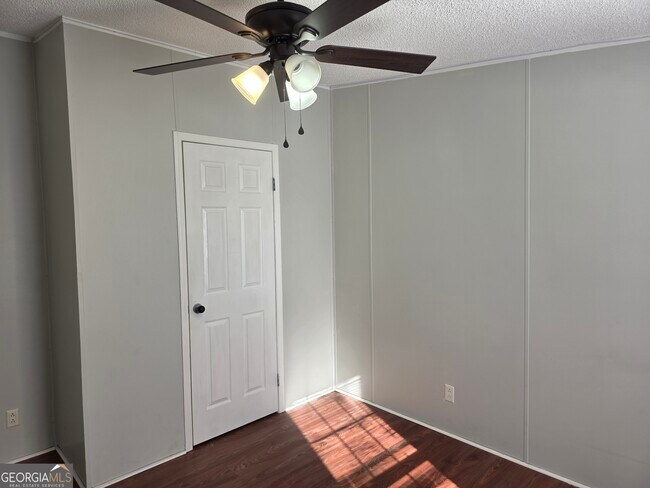 Building Photo - 203 River Oak Dr