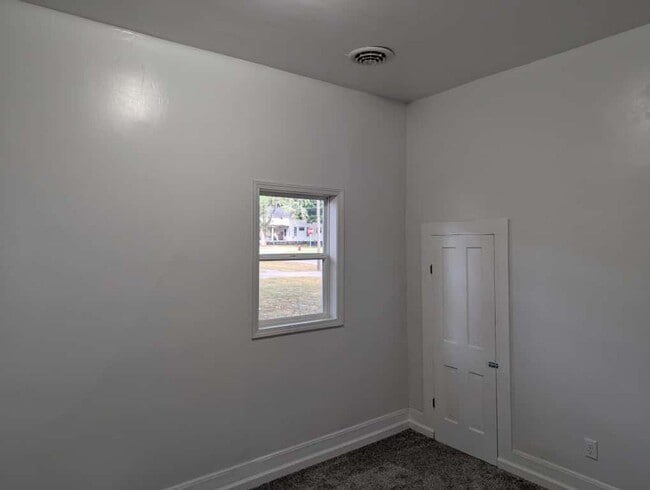 Building Photo - Charming, remodeled home in Tuscola