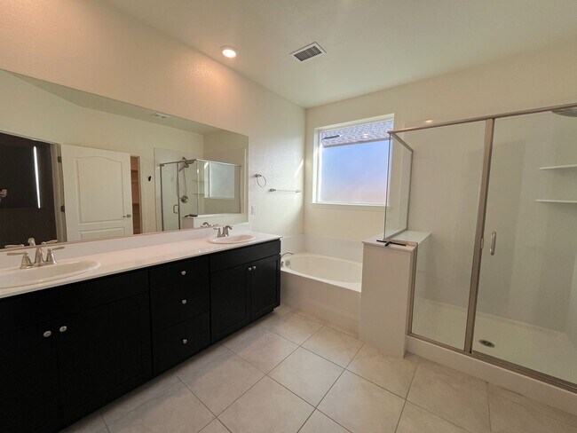 Building Photo - Stylish and Efficient 3 Bedroom Home