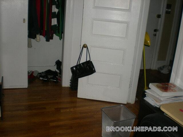 Building Photo - 1069 Beacon St