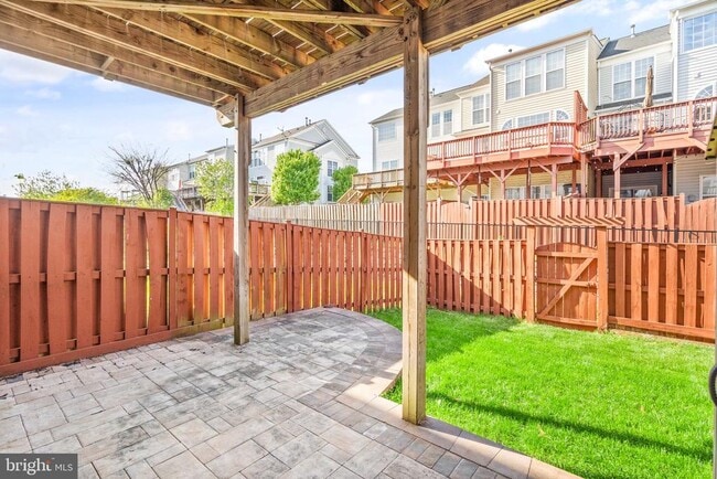 Building Photo - 7056 Courtyard Way