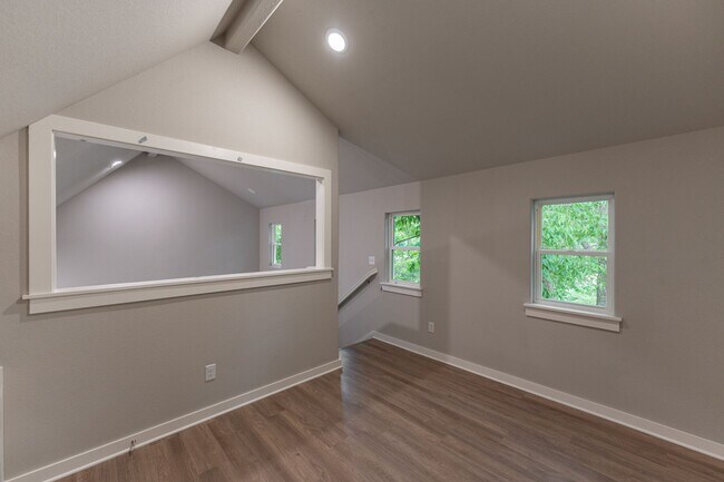 Building Photo - 1315 Van Buren Ave
