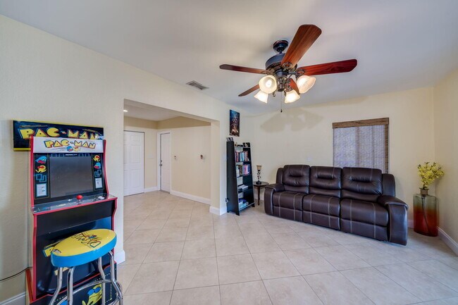 Building Photo - 9603 NW 67th Ct