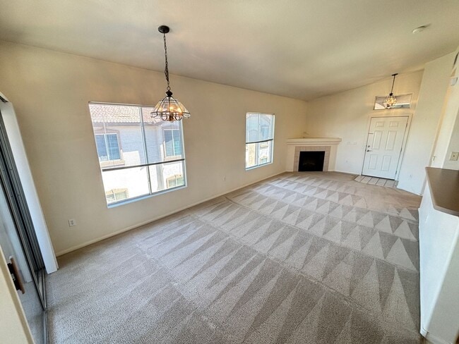 Building Photo - Beautiful 2Bed/2Bath Condo located in Henderson's Mission Ridge gated Community