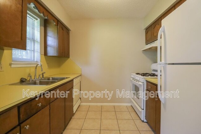 Building Photo - 6135 S Troost Ave