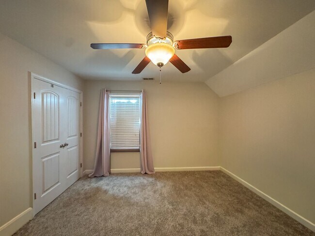 Building Photo - Well-Maintained 4 Bed 2.5 Bath Home with a Pool
