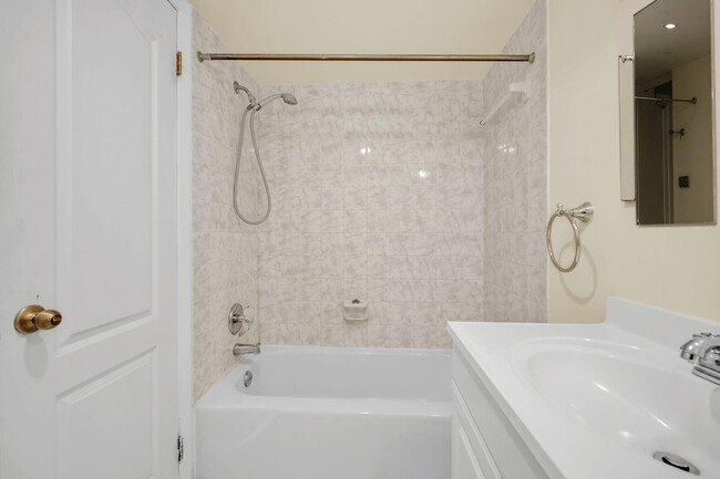 Building Photo - 2780 NE 183rd St