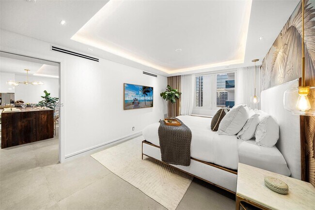 Building Photo - 2301 Collins Ave