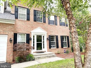 Building Photo - Beautiful Brick front Colonial