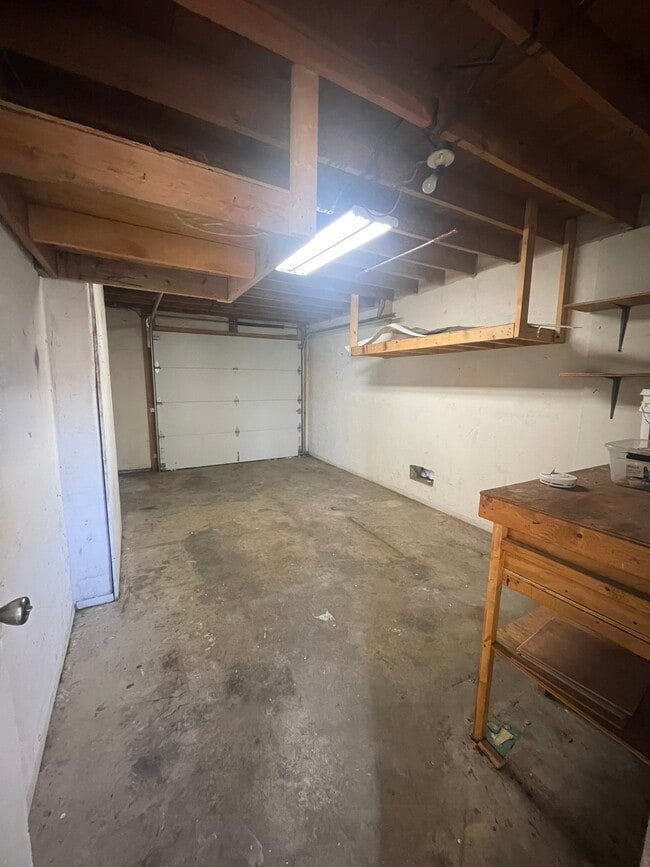 Building Photo - 3112 Colorado St NE