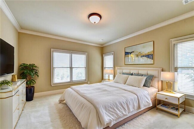 Building Photo - 8920 Doral Dr