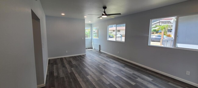 Building Photo - Large fully renovated home with an Ohana i...