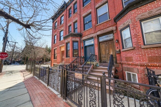 Building Photo - 37 Astor Pl