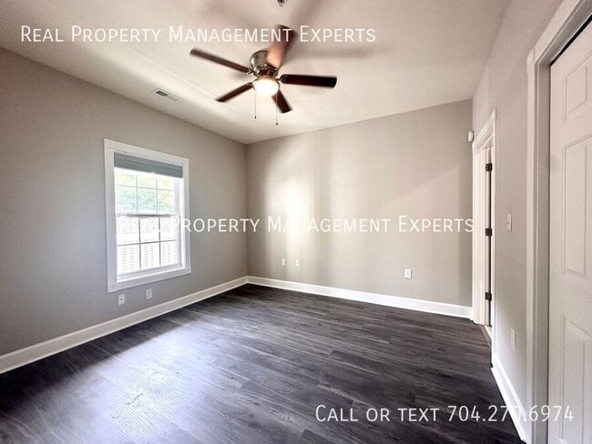 Building Photo - 8745 Coralbell Ln