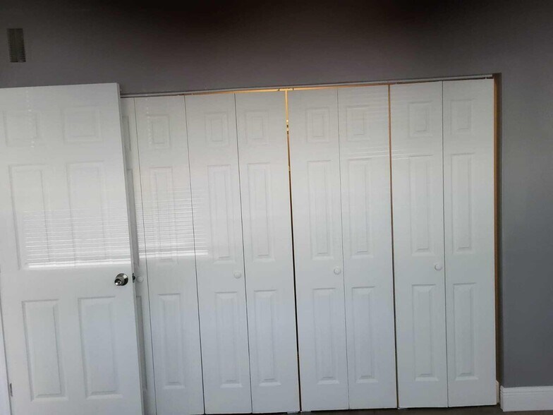 Building Photo - 720 47th St