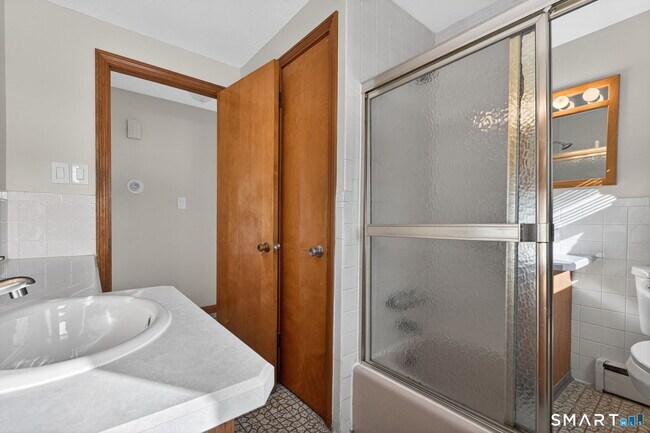 Building Photo - 985 Slater Rd