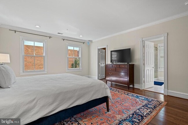 Building Photo - 128 Queen St