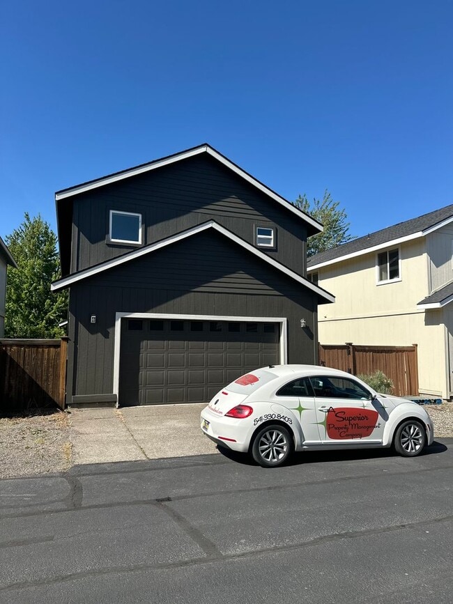 Building Photo - Charming 3 Bedroom home near Old Mill!