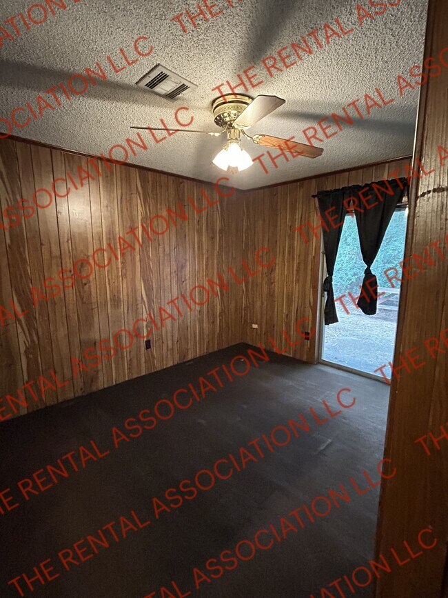 Building Photo - 203 Westridge Dr