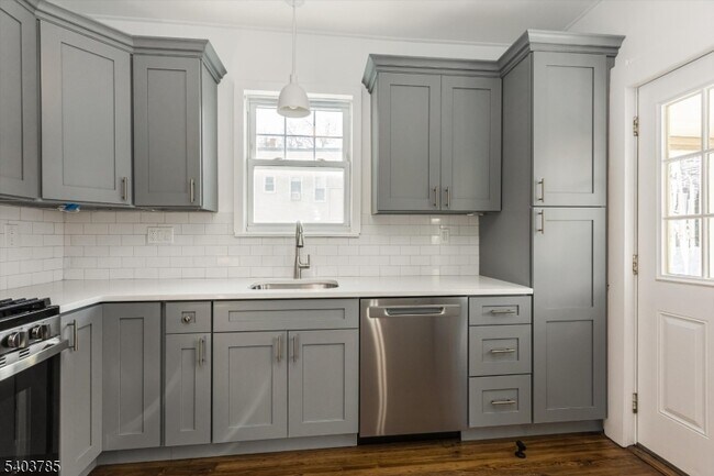 Building Photo - 4 Jefferson Ave