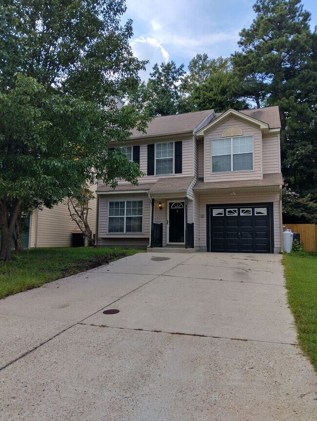 Building Photo - 3bd/2.5ba House