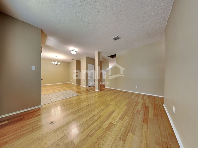 Building Photo - 2821 Bentridge Dr