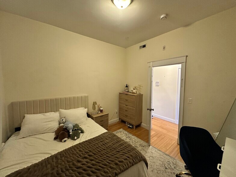 Building Photo - 1625 Tremont St