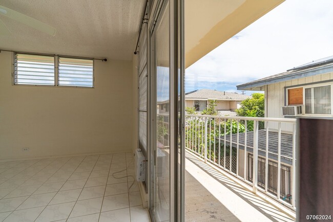 Building Photo - HEART OF KAPAHULU 2BR/1BA SECURED BUILDING...