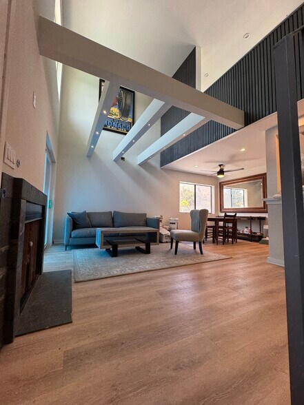 Primary Photo - 2670 Lake Ave